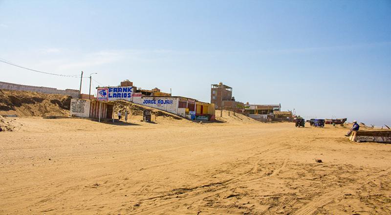 VENTA DE AMPLIO TERRENO FRENTE AL MAR - PIMENTEL